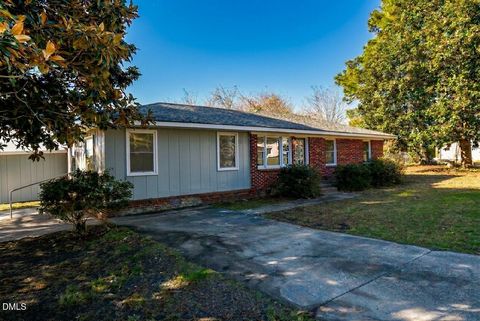 703 W Main Street Clinton NC 28328