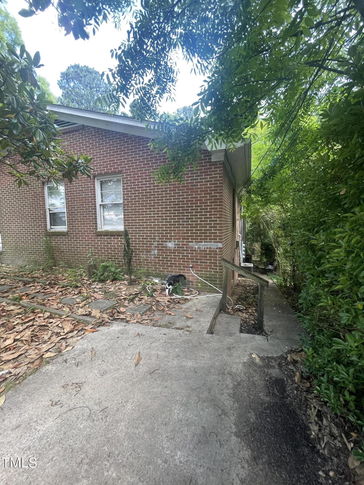 2105 Lafayette Street