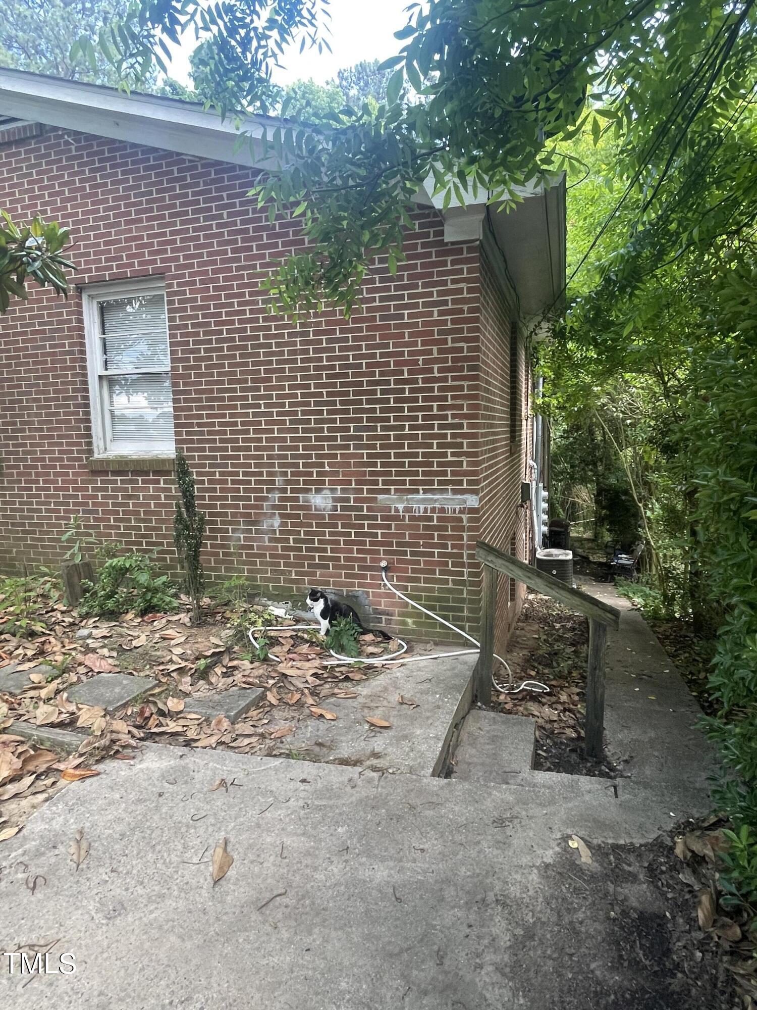 2105 Lafayette Street