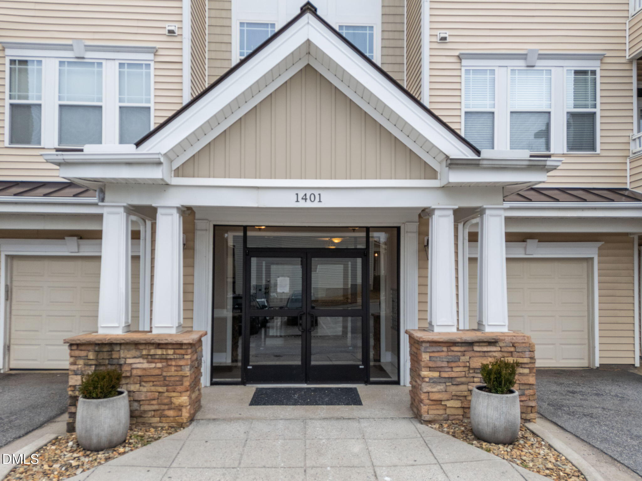 1401 Coopershill 308