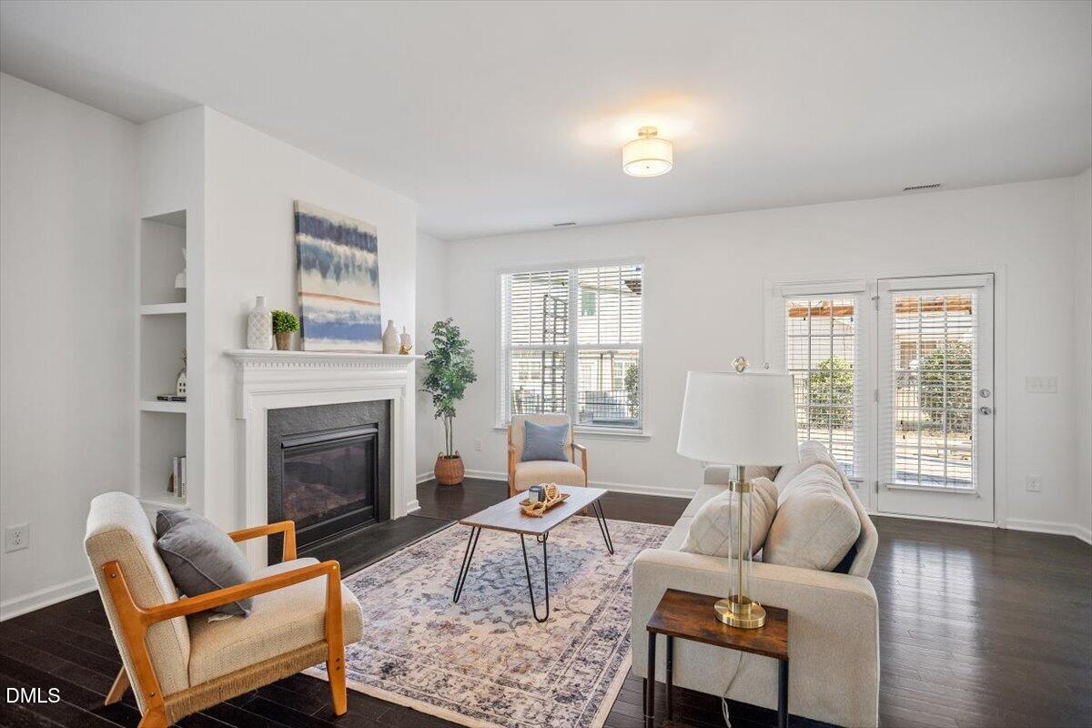 209 Maple Walk Street