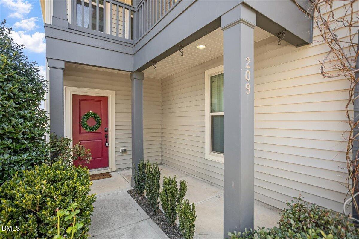 209 Maple Walk Street