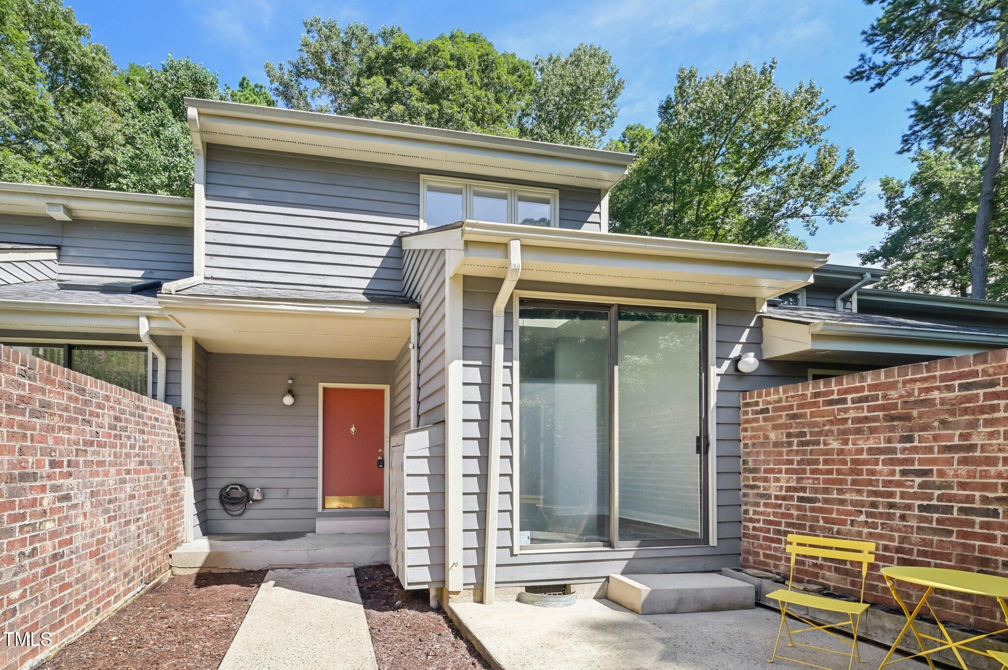104 Woodleaf Drive
