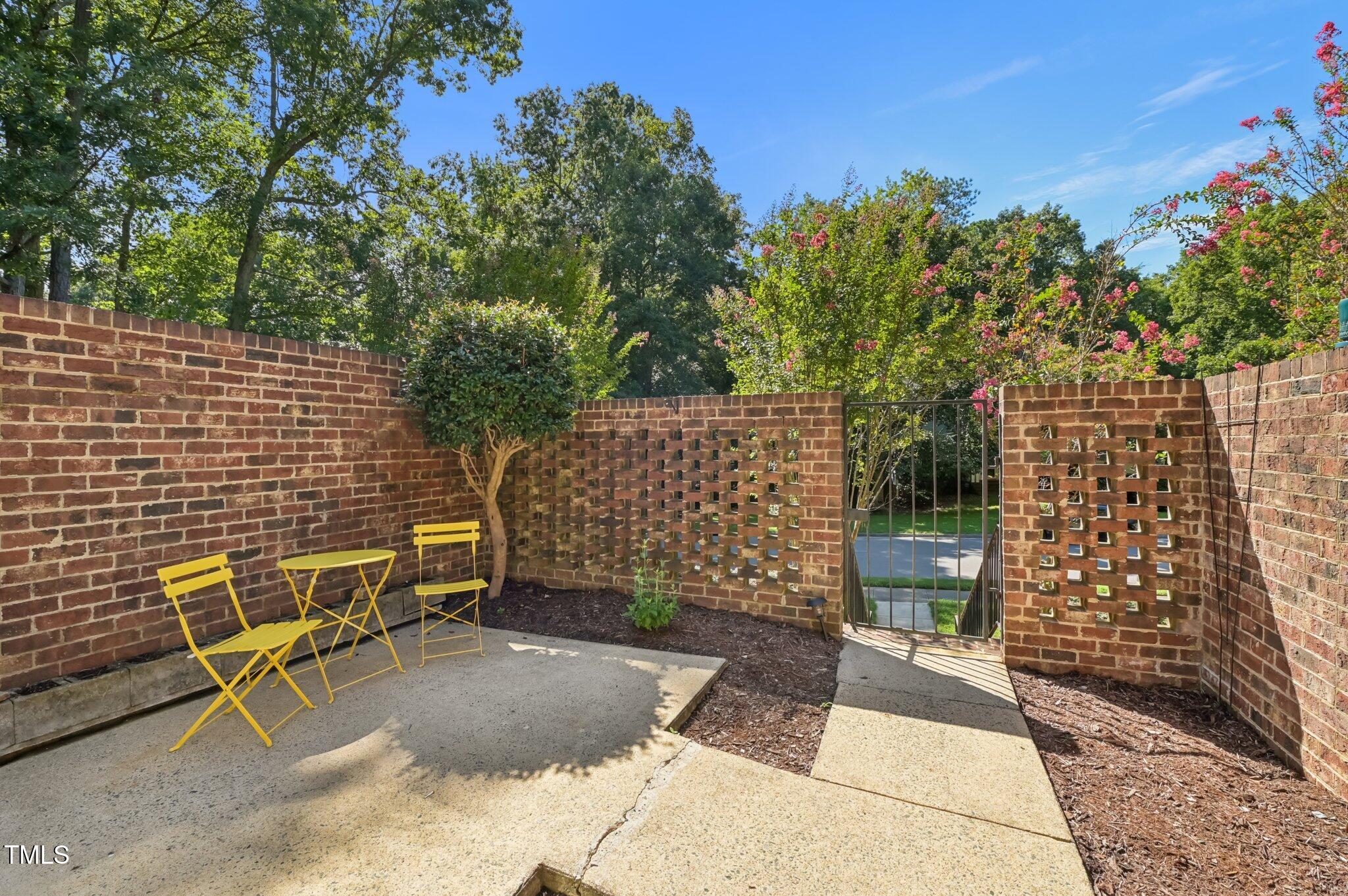 104 Woodleaf Drive