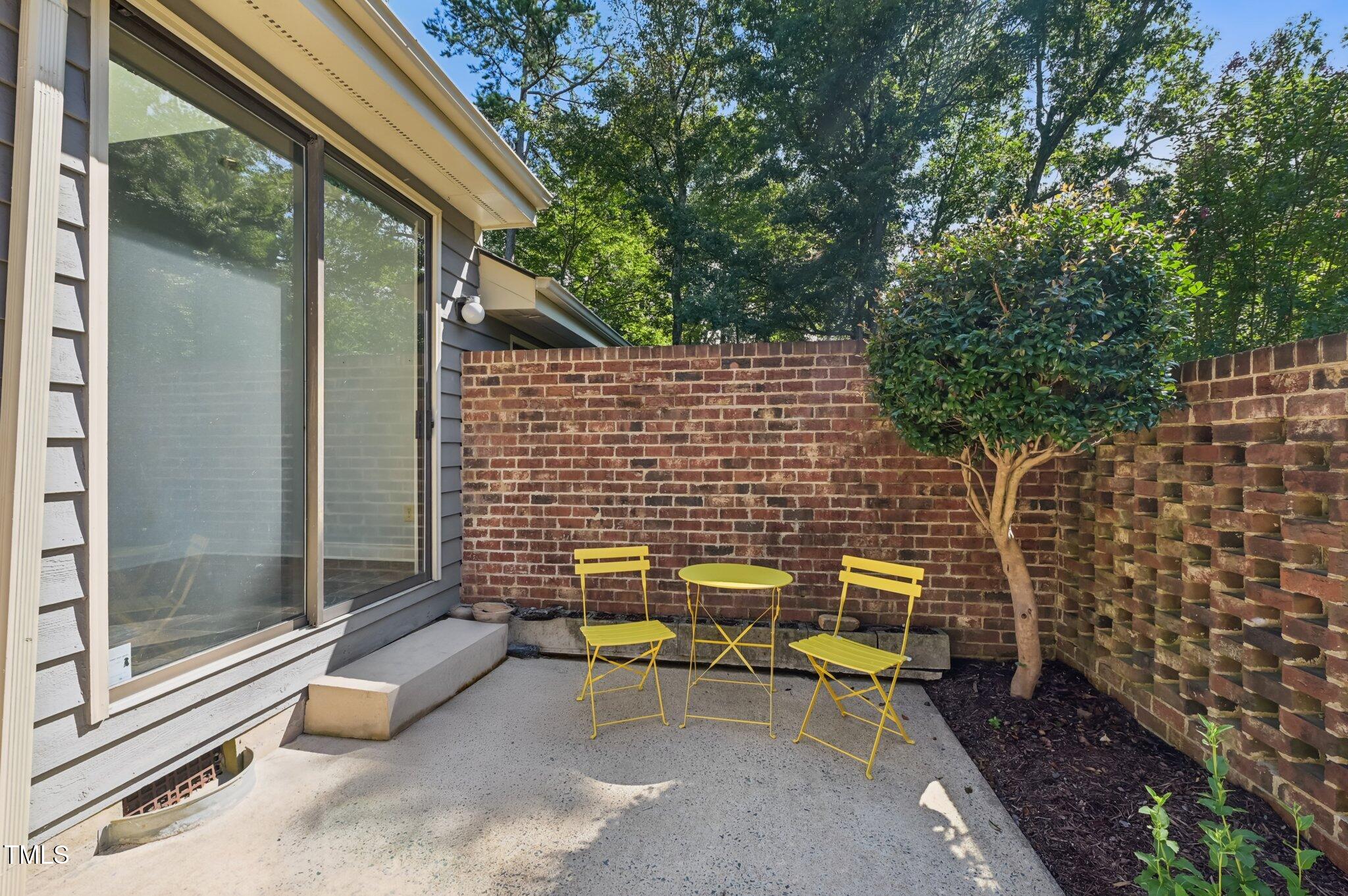 104 Woodleaf Drive