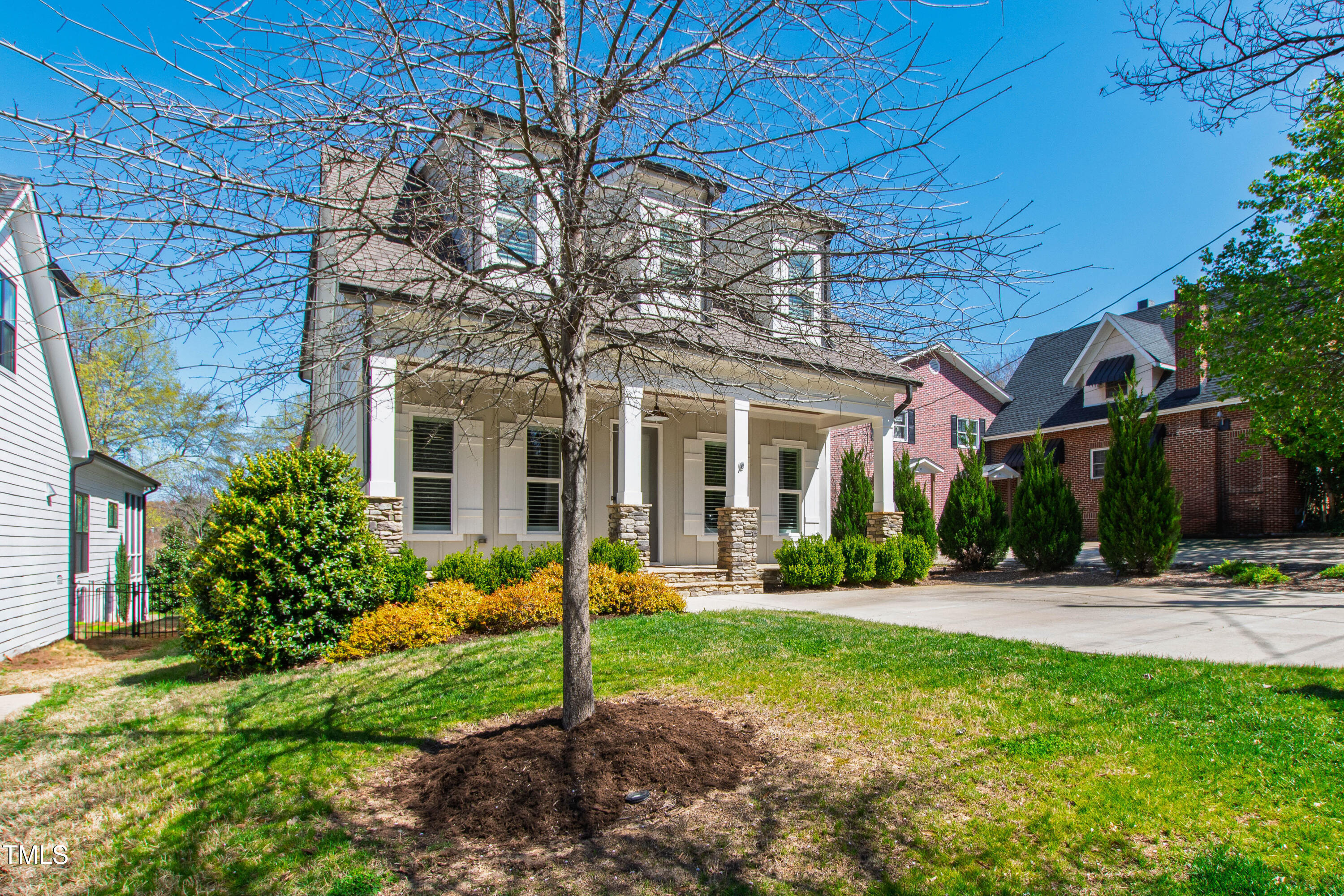 2500 Everett Avenue