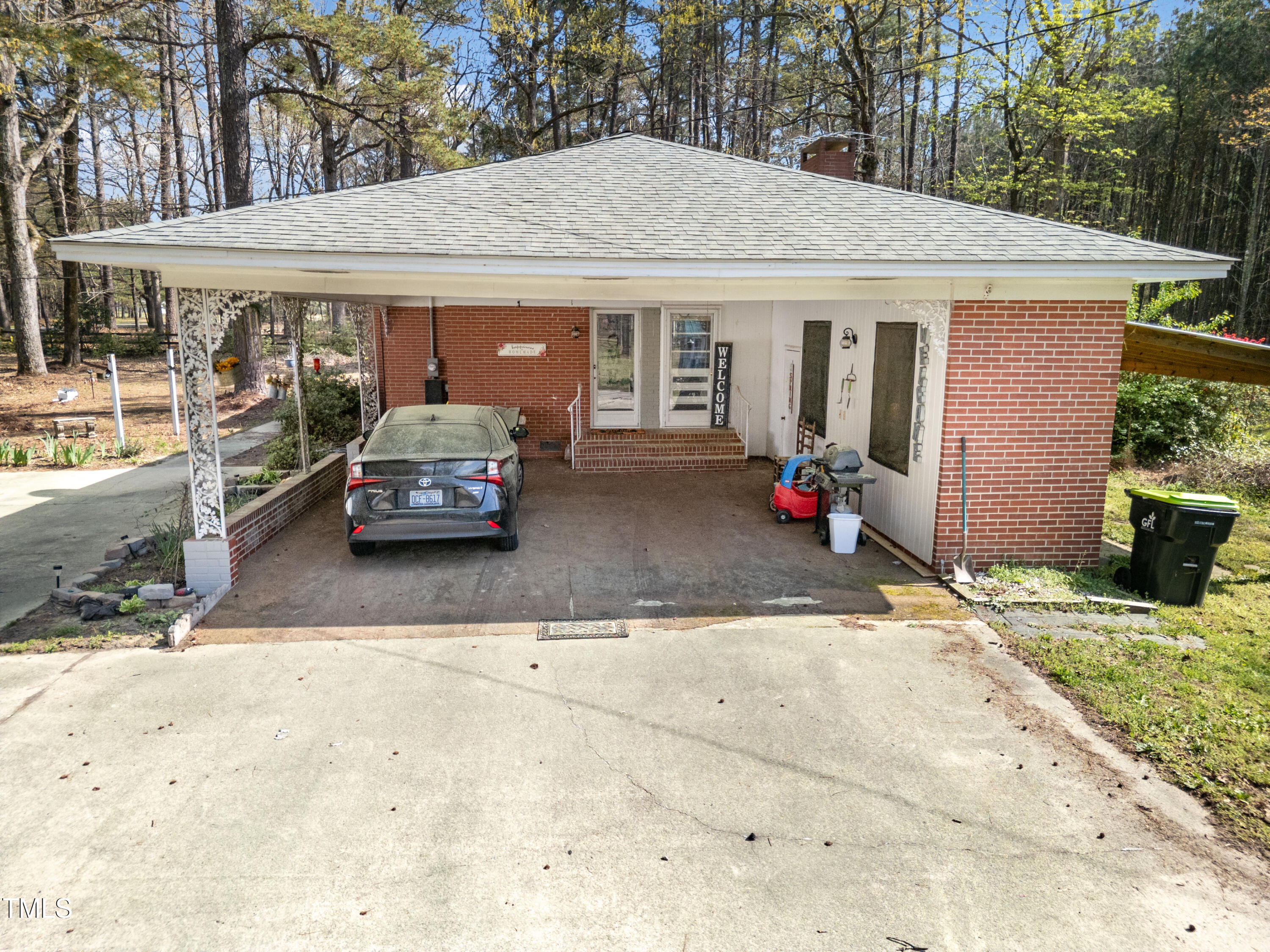 906 Perry Road