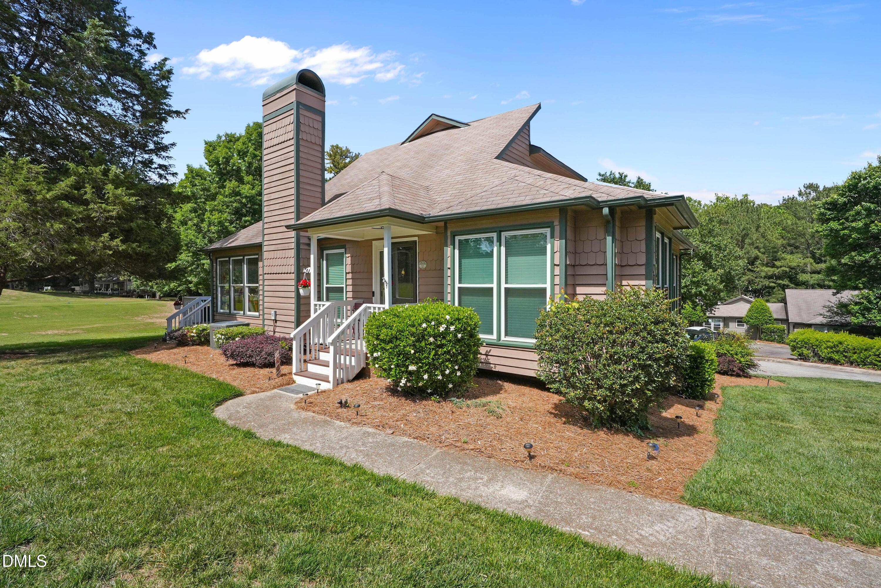 2032 Willow Hill Lane