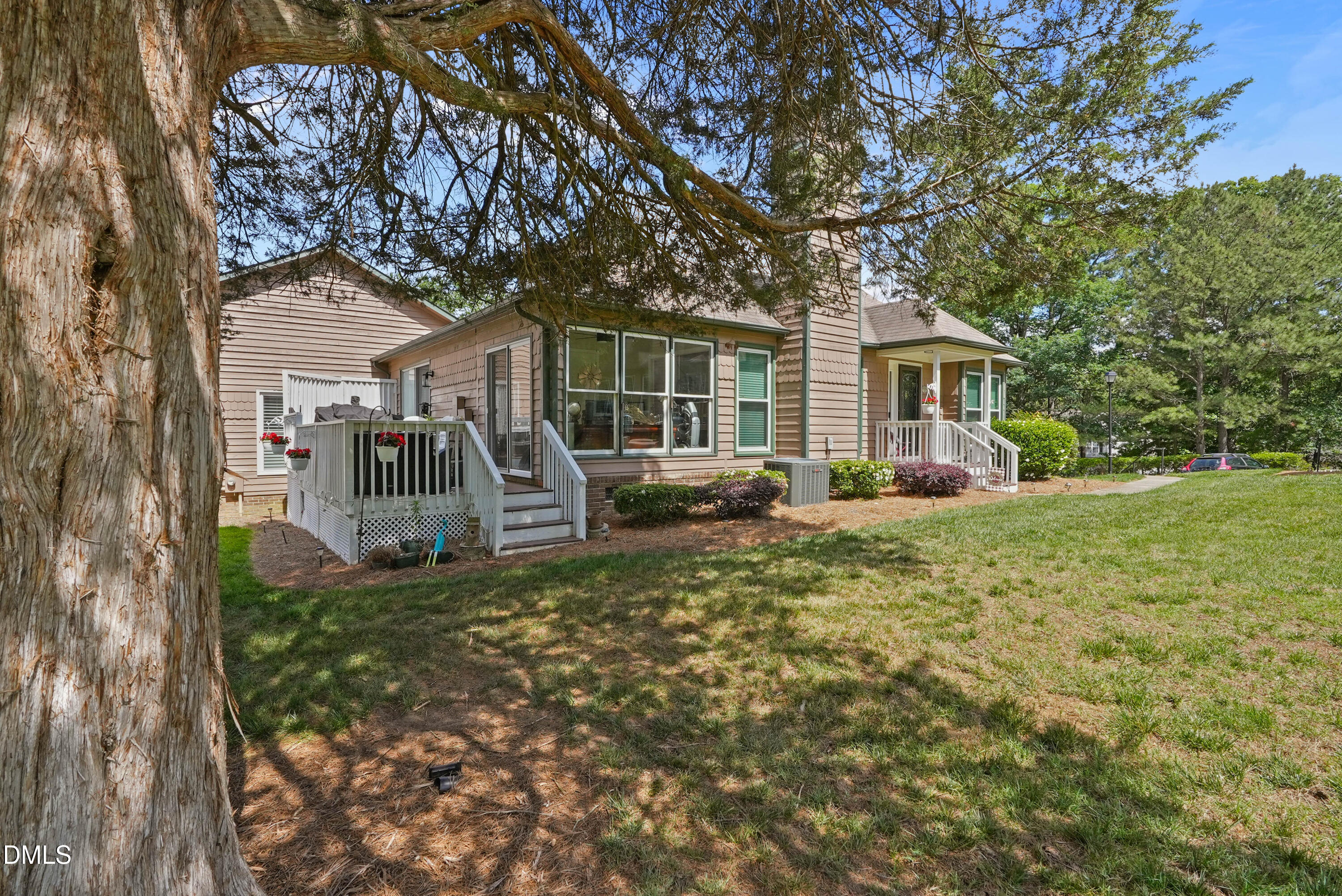 2032 Willow Hill Lane