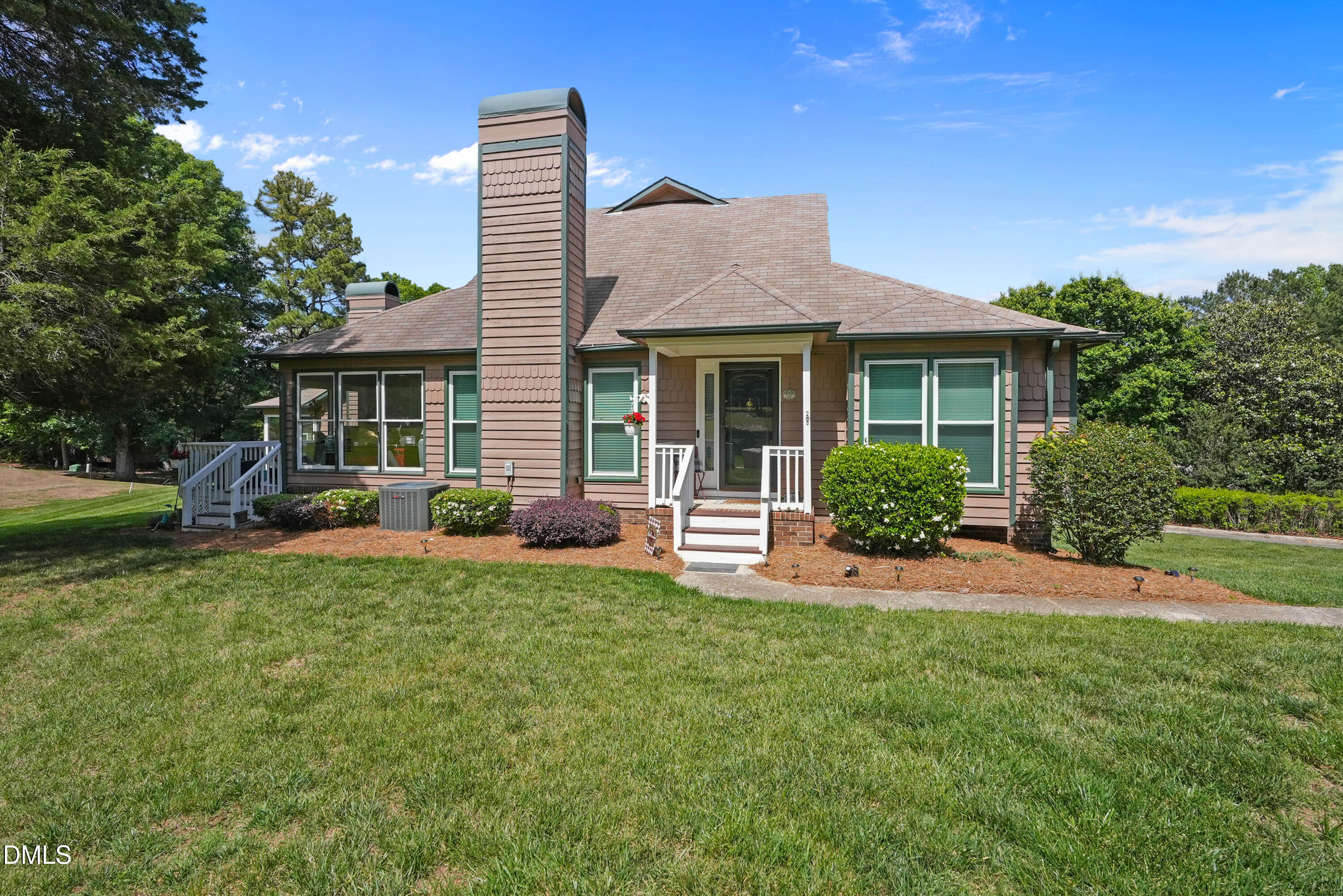 2032 Willow Hill Lane
