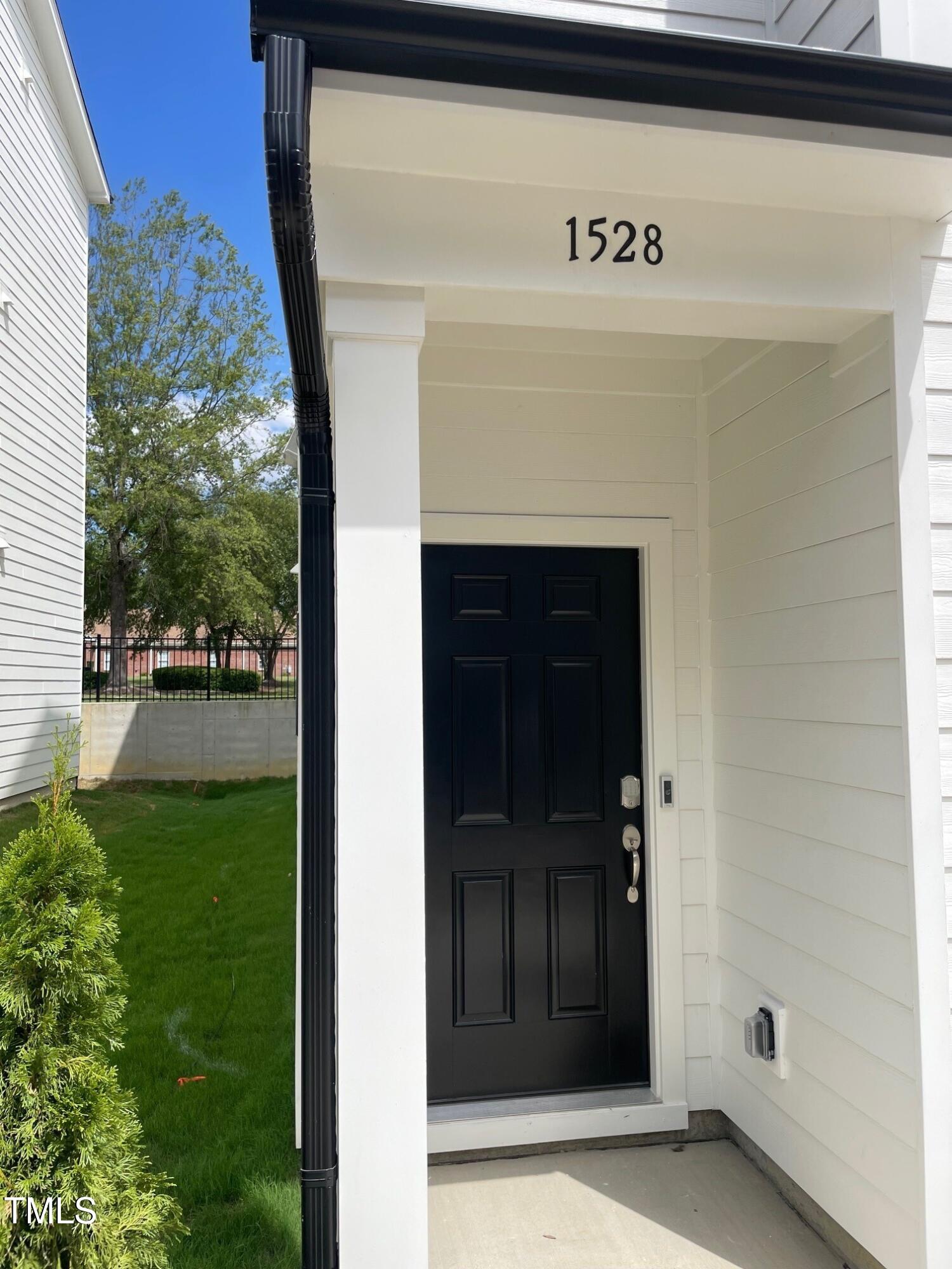 1528 Crescent Townes Way