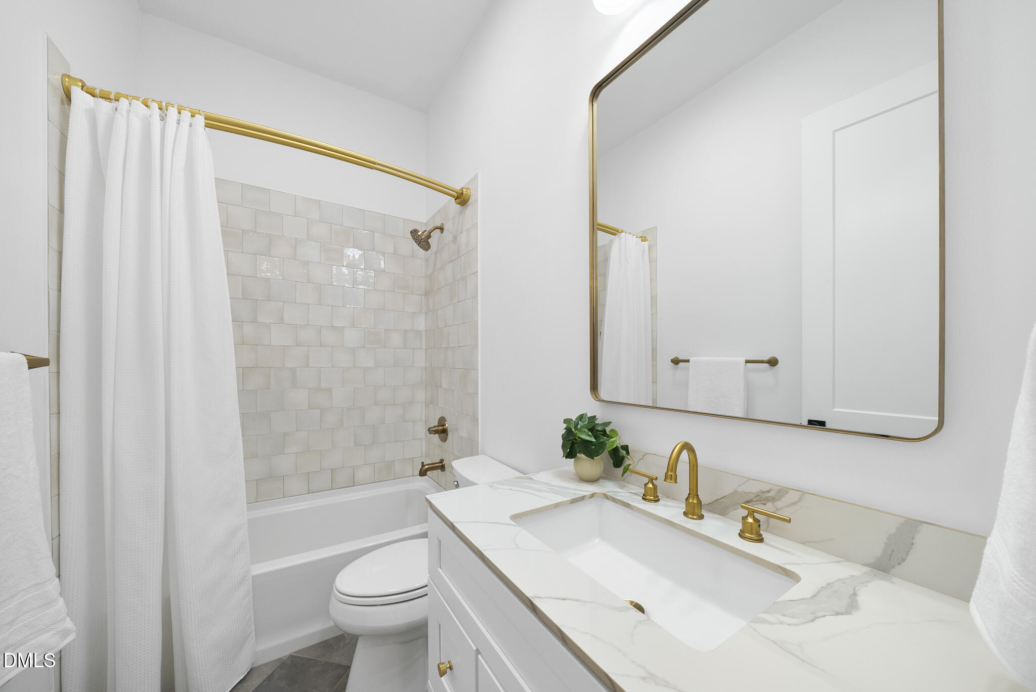 108 W Chestnut Avenue