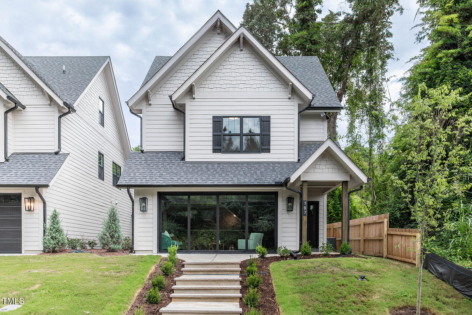 707 E Markham Avenue