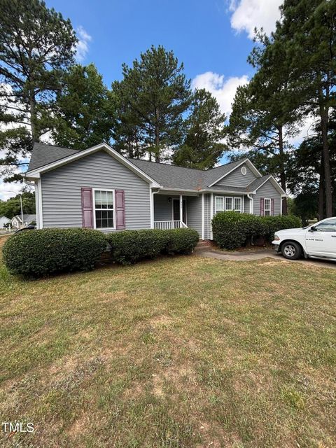 Single Family Residence in Fuquay Varina NC 940 Willhaven Drive.jpg