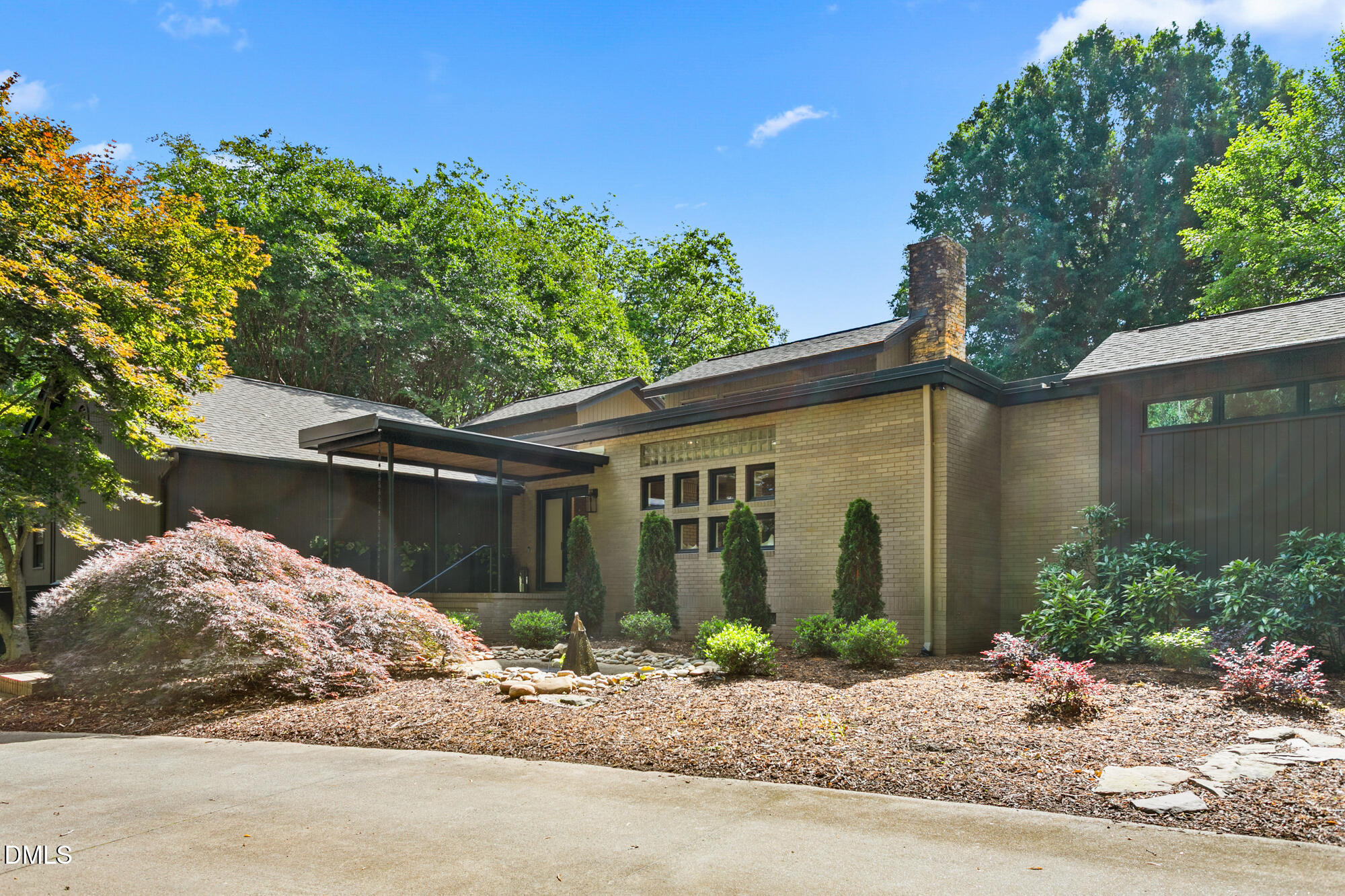 1040 Glenview Lane