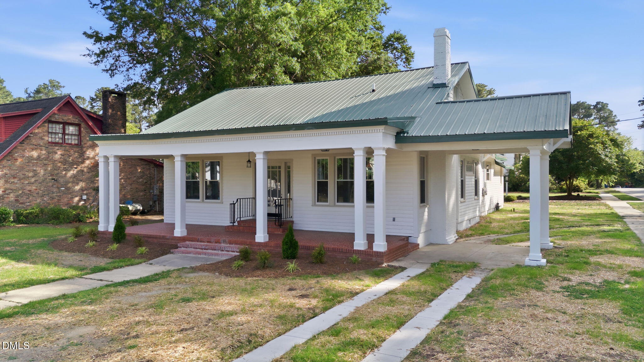 611 W Pearsall Street