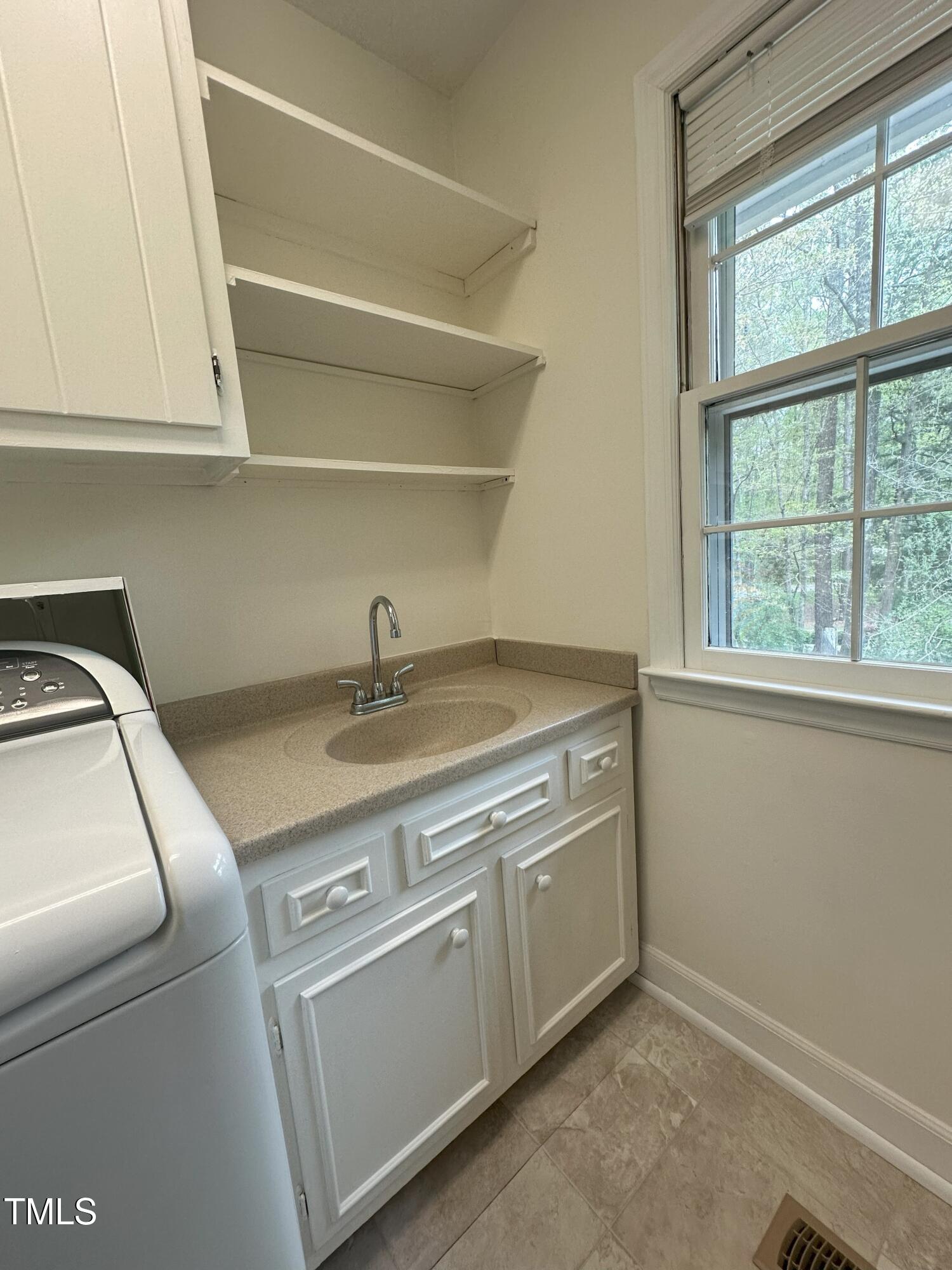 Hillsborough, North Carolina 27278, United States, 5 Bedrooms Bedrooms, ,3 BathroomsBathrooms,Residential,Active,144868