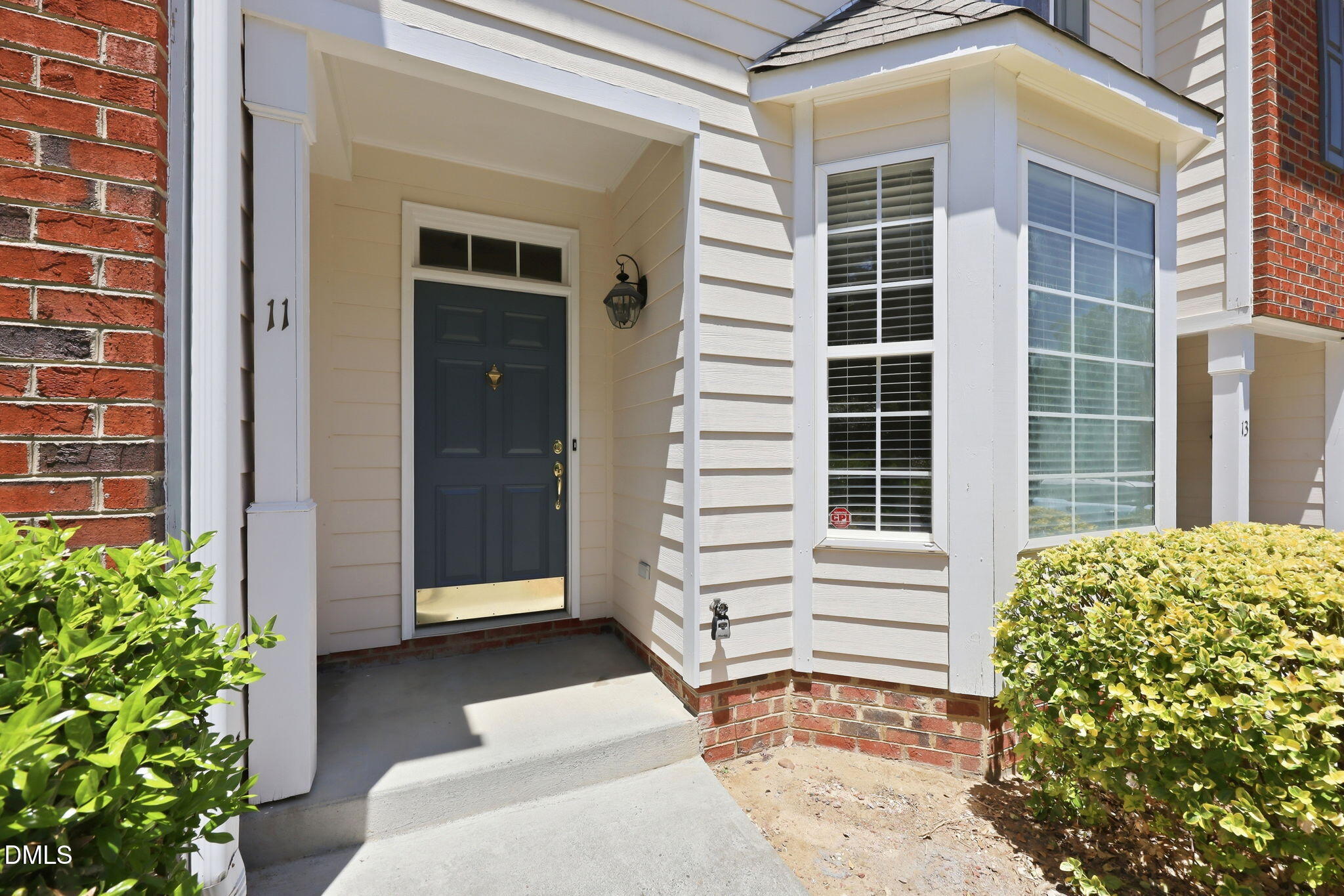 11 Signet Drive