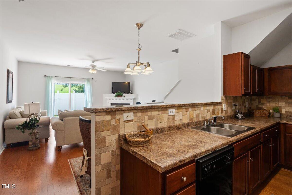 1109 Hadel Place