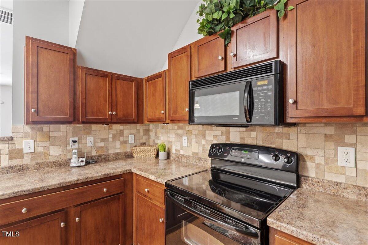 1109 Hadel Place