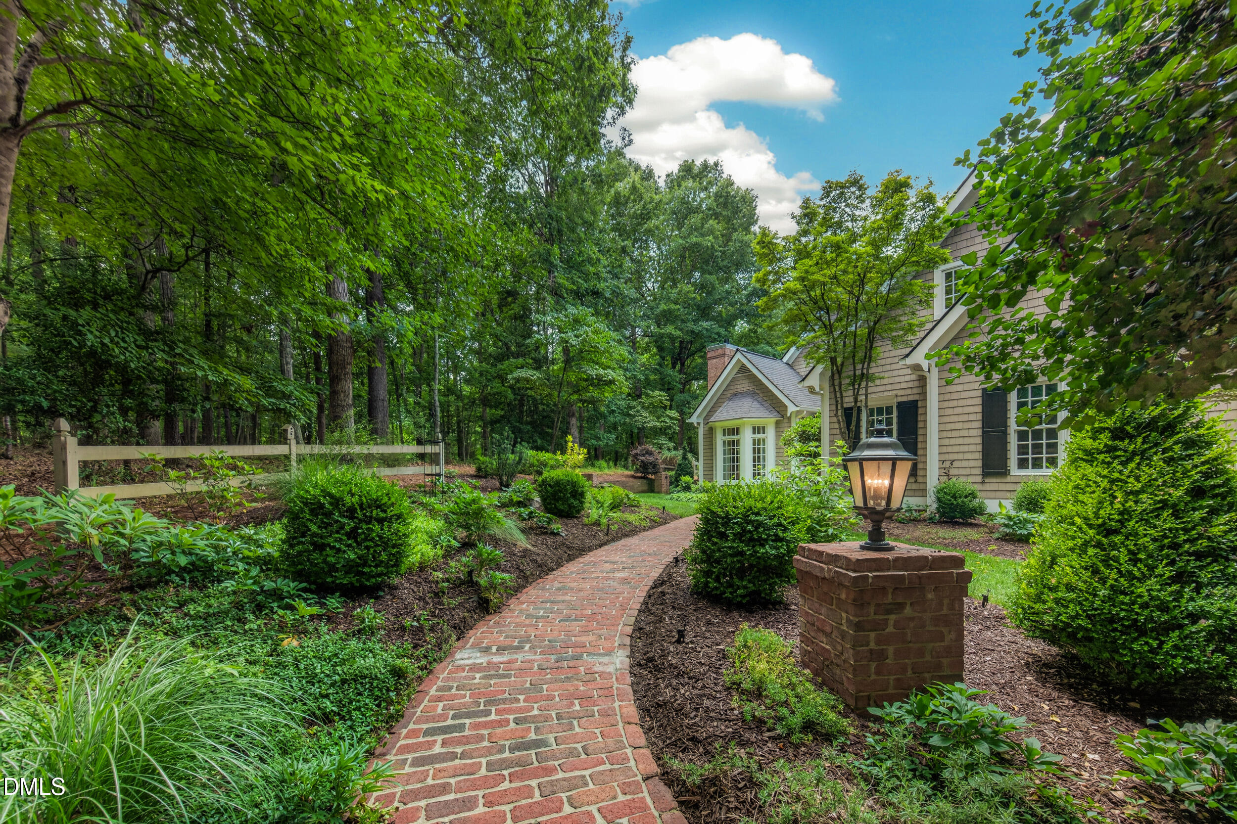 443 Valley Lane