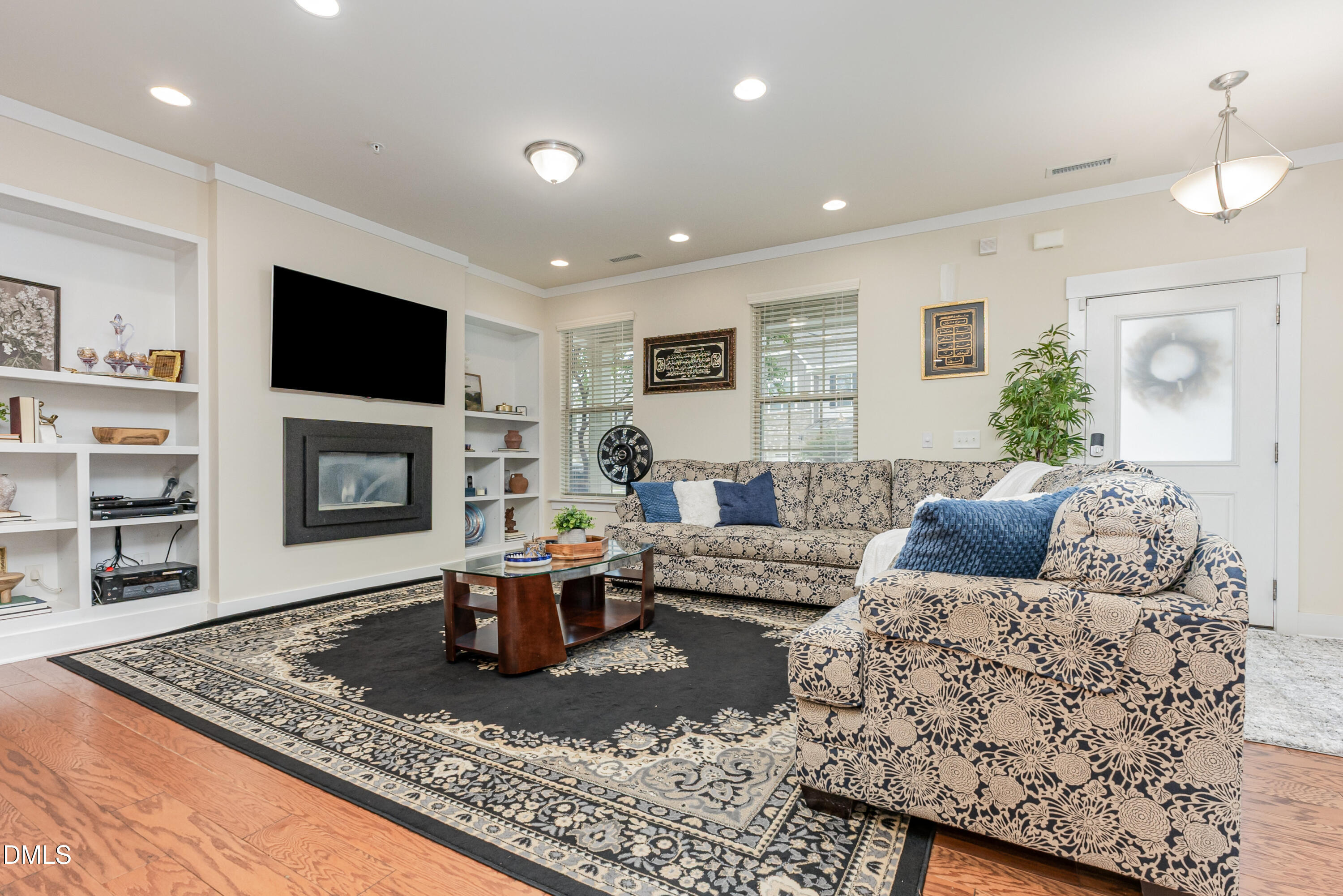 9202 Giralda Walk
