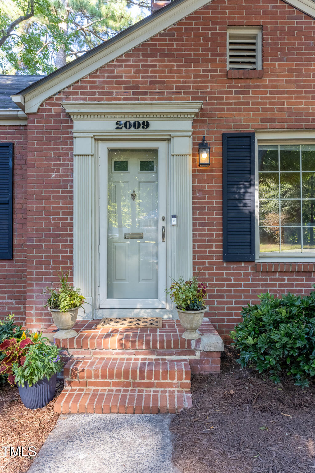 2009 Washington Street