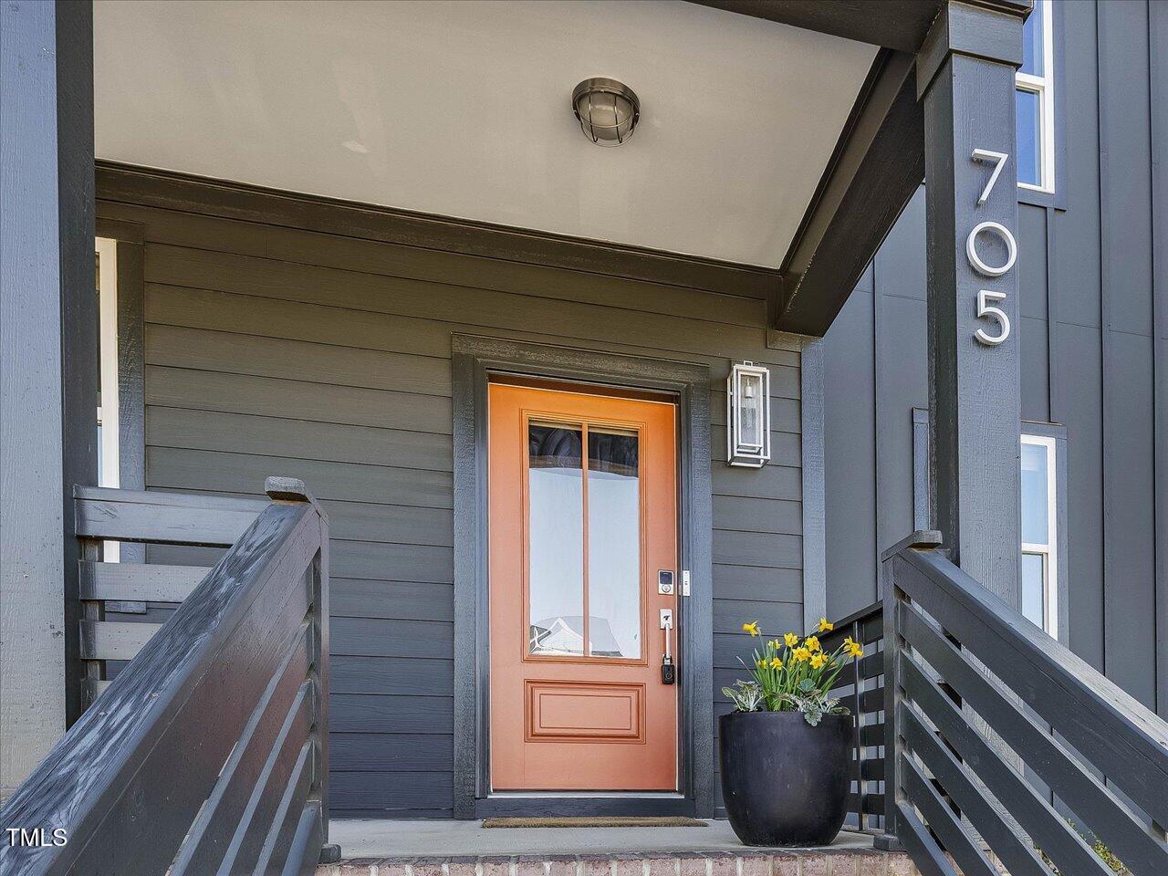 705 Vine Parkway