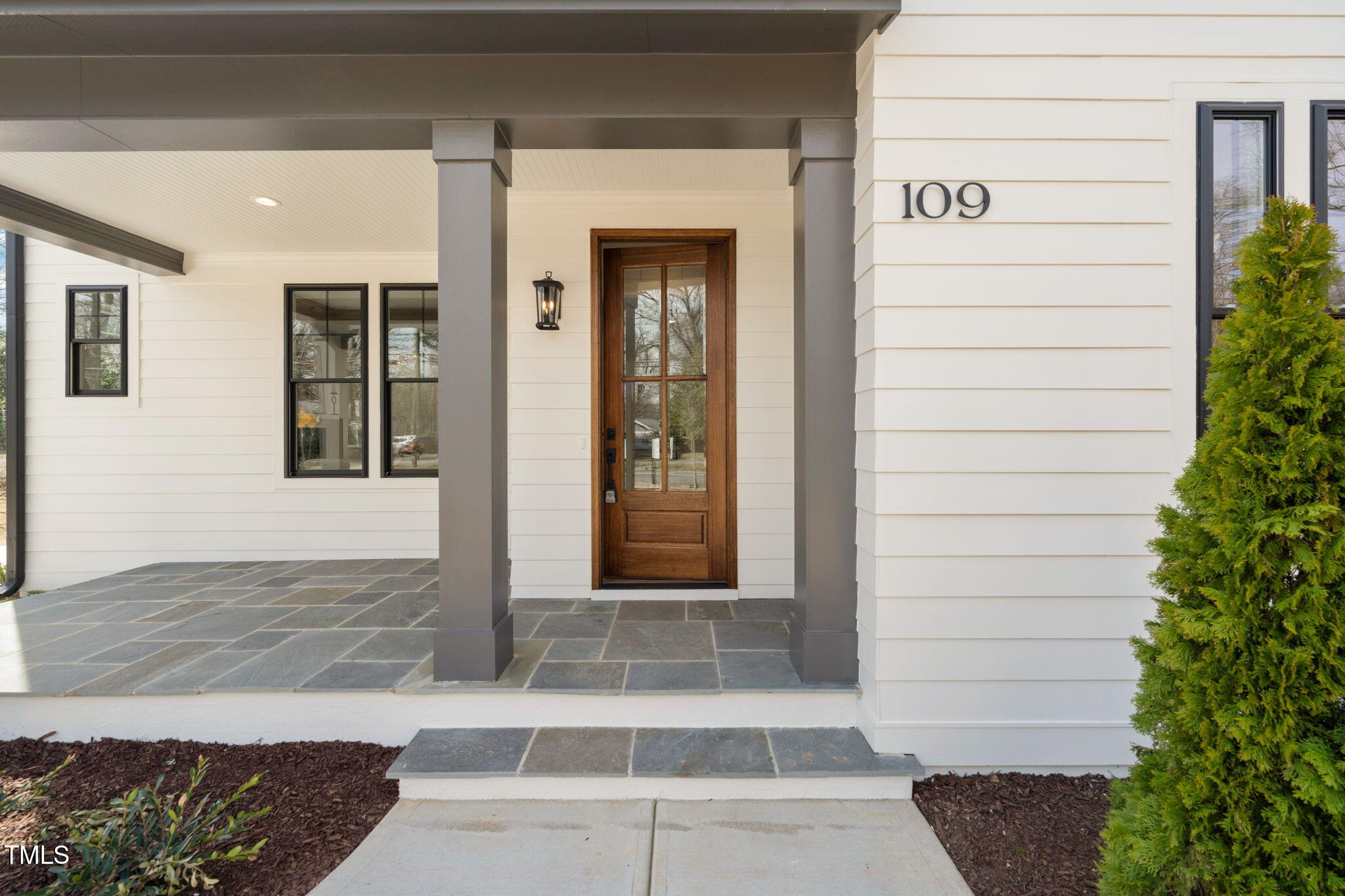 109 W Markham Avenue