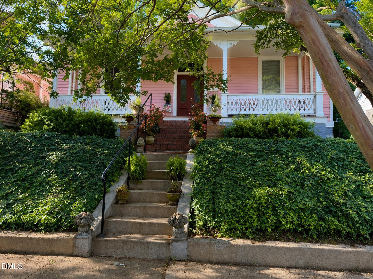514 E Lane Street