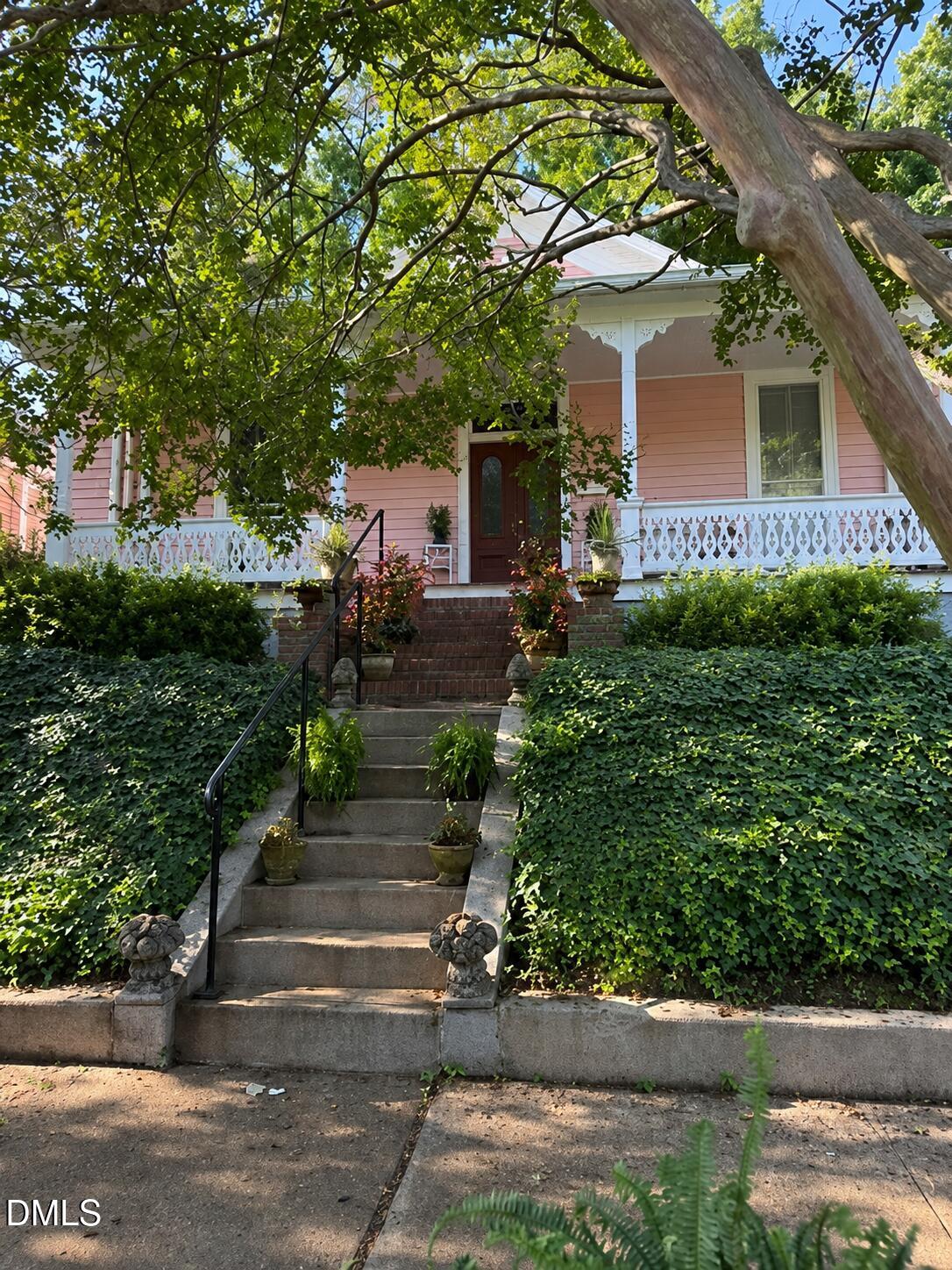 514 E Lane Street