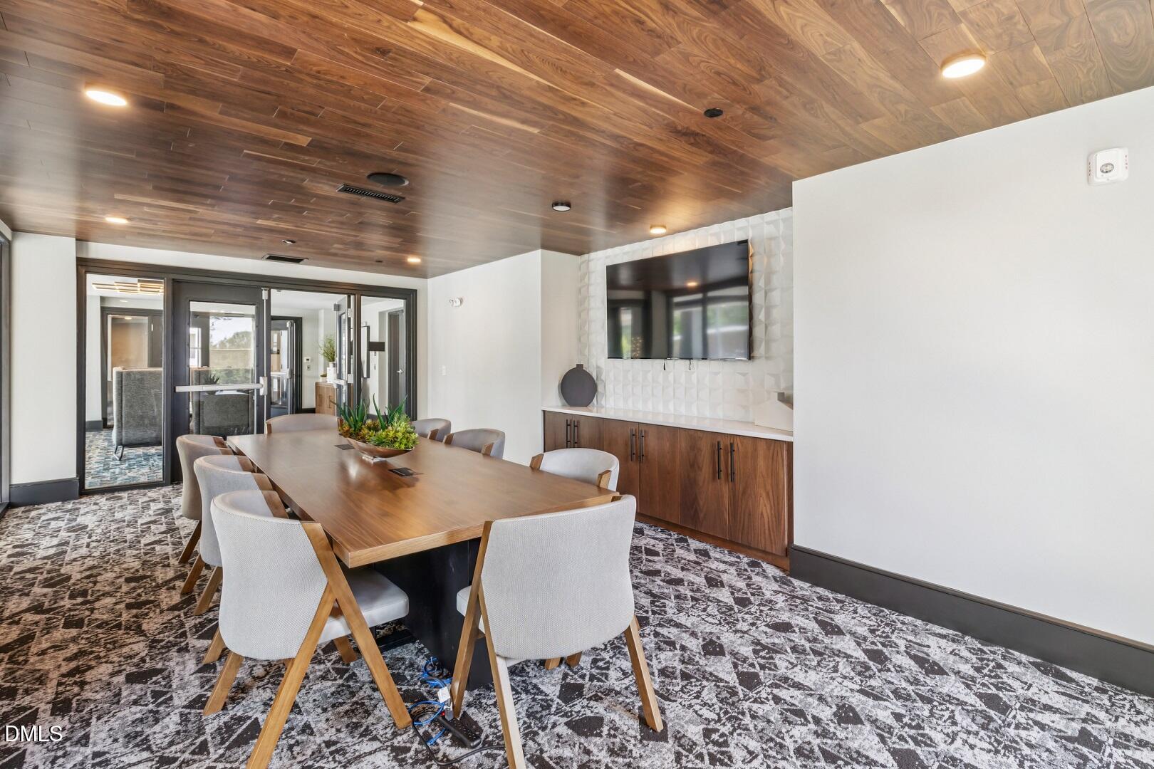 Chapel Hill, North Carolina 27517, United States, 2 Bedrooms Bedrooms, ,2 BathroomsBathrooms,Residential,Active,192592