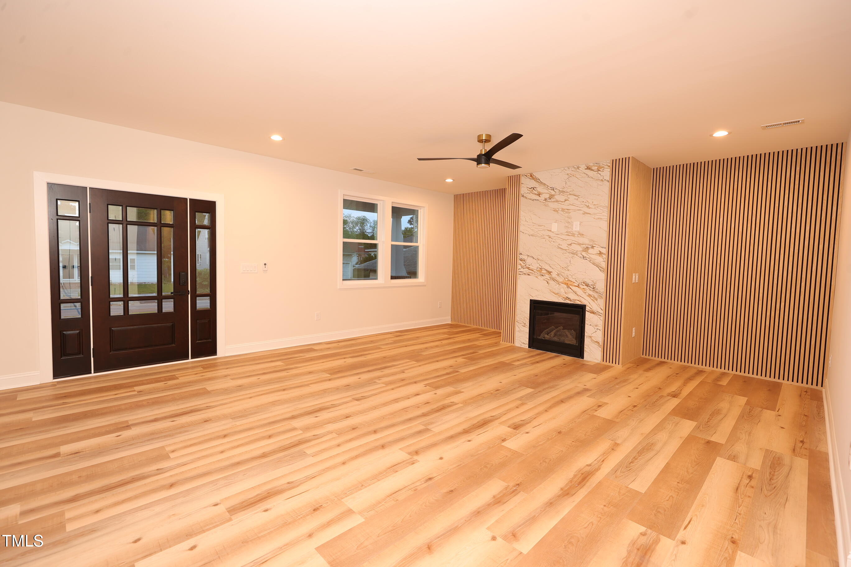 305 W Waddell Street