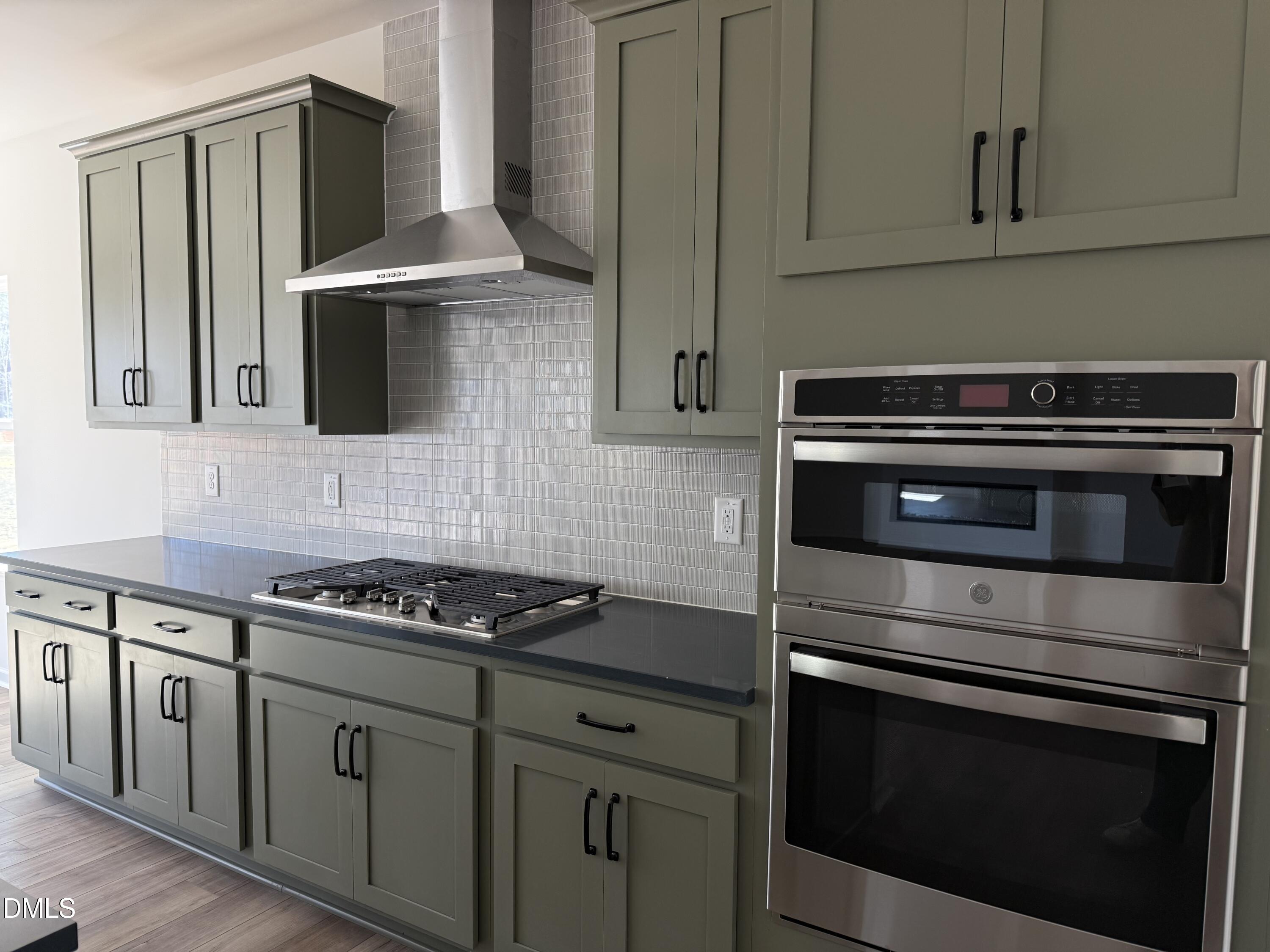 913 Fetching Place 376