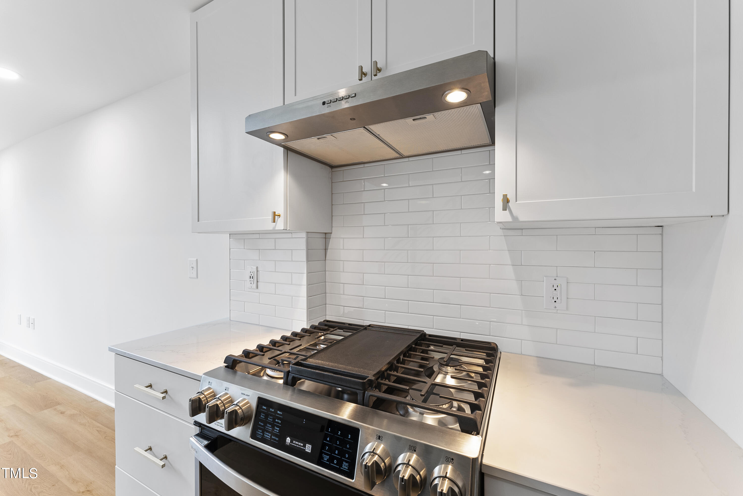 615 Daniels Street 111