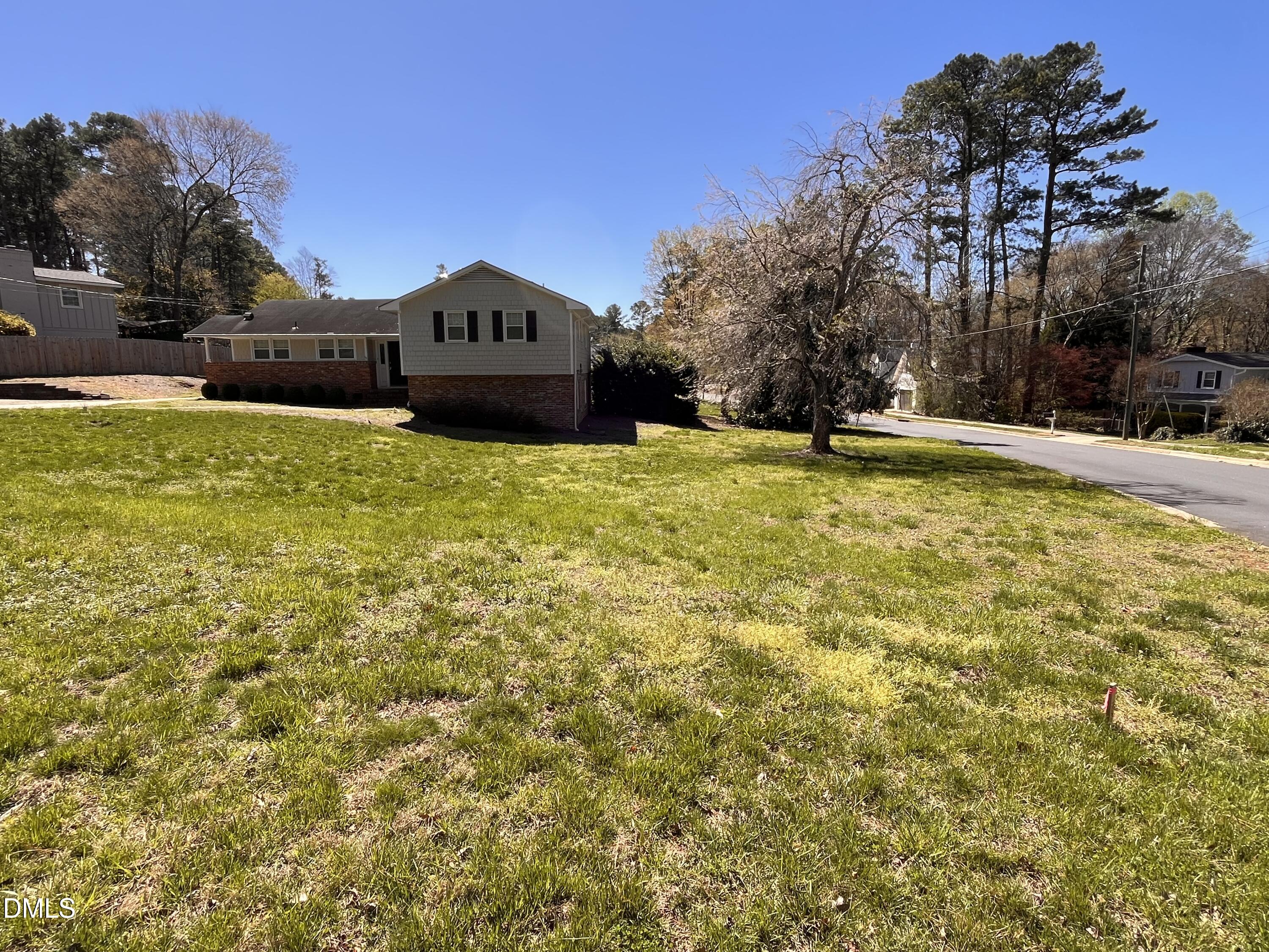 4829 Yadkin Drive