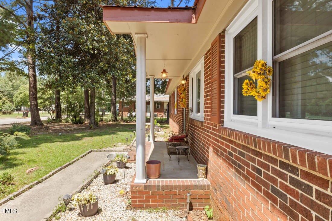 103 W Sunset Drive