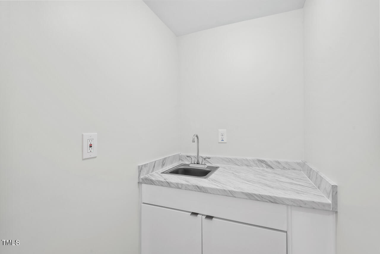 Raleigh, North Carolina 27609, United States, 5 Bedrooms Bedrooms, ,4 BathroomsBathrooms,Residential,Active,111970