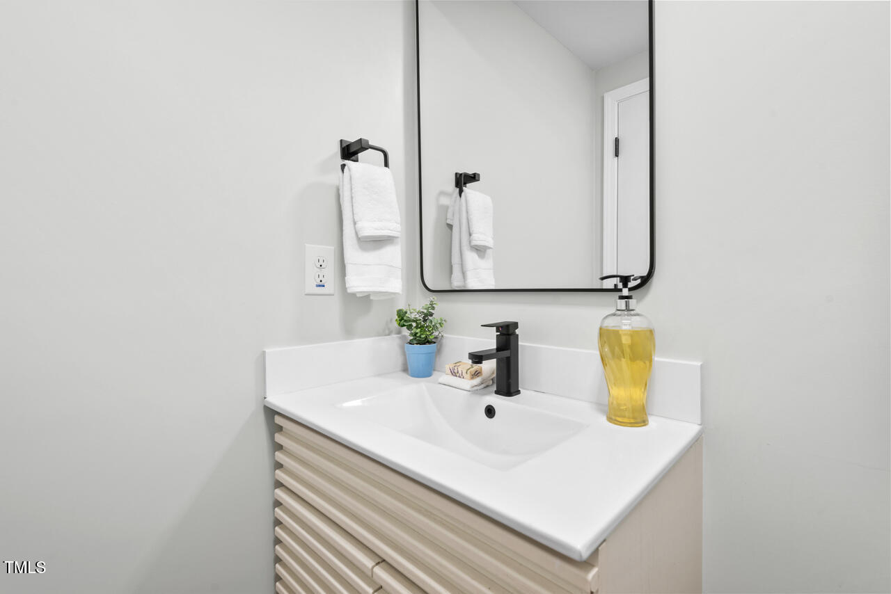 Raleigh, North Carolina 27609, United States, 5 Bedrooms Bedrooms, ,4 BathroomsBathrooms,Residential,Active,111970