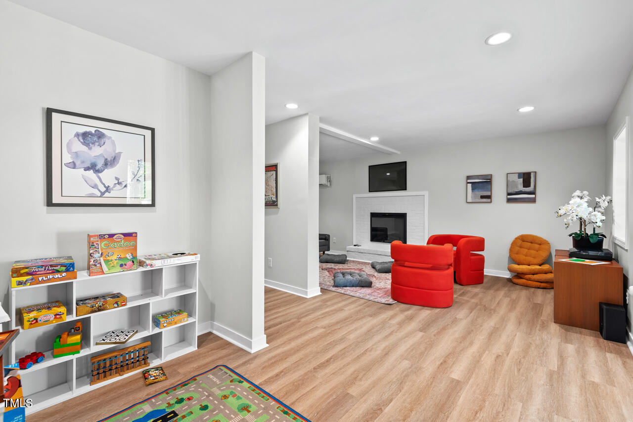 Raleigh, North Carolina 27609, United States, 5 Bedrooms Bedrooms, ,4 BathroomsBathrooms,Residential,Active,111970