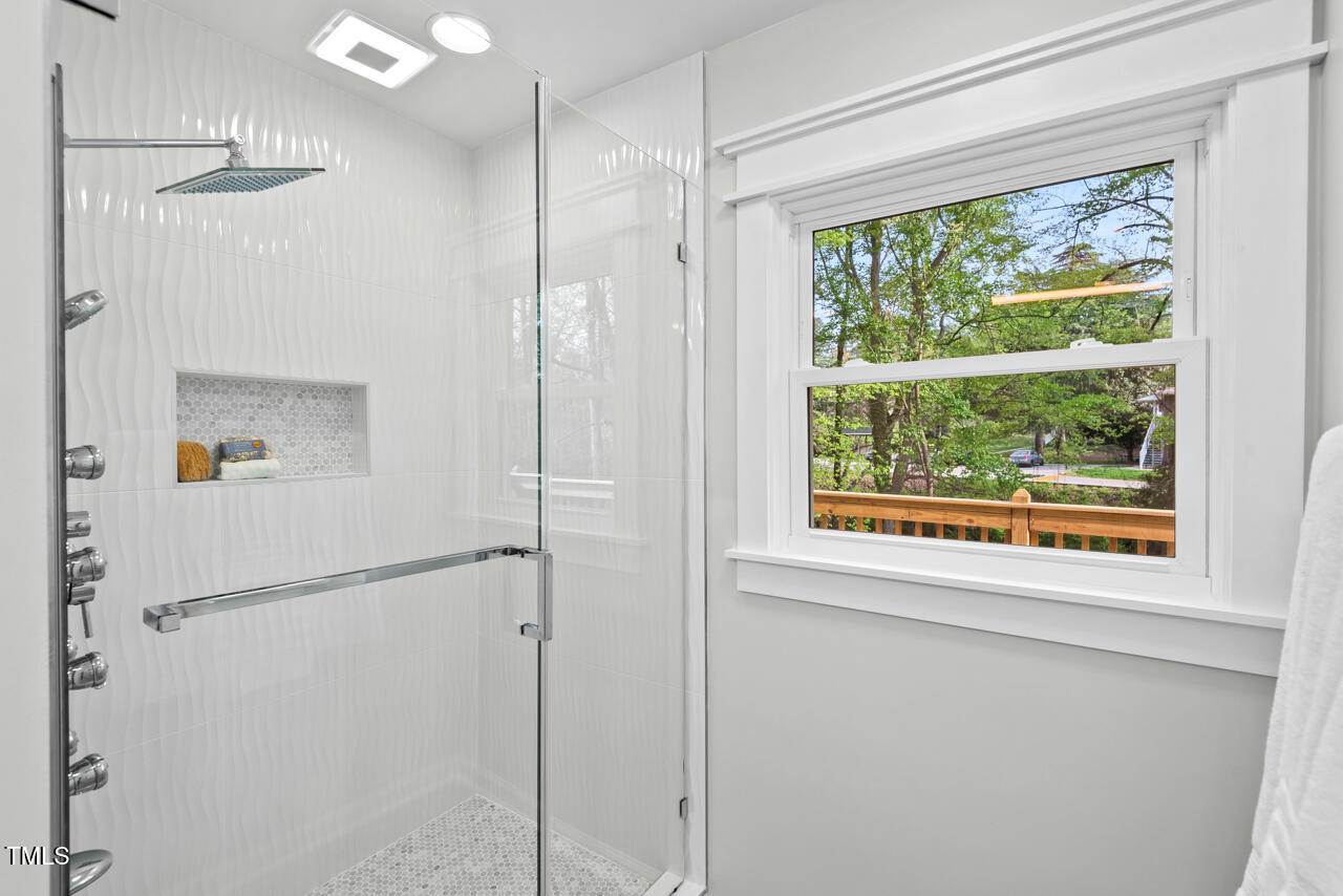 Raleigh, North Carolina 27609, United States, 5 Bedrooms Bedrooms, ,4 BathroomsBathrooms,Residential,Active,111970