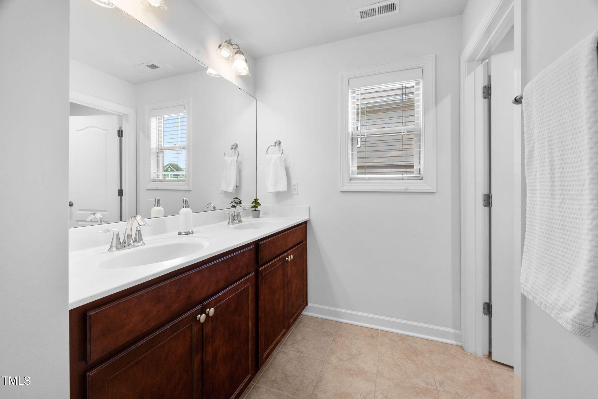 Apex, North Carolina 27502, United States, 5 Bedrooms Bedrooms, ,4 BathroomsBathrooms,Residential,Active,1895