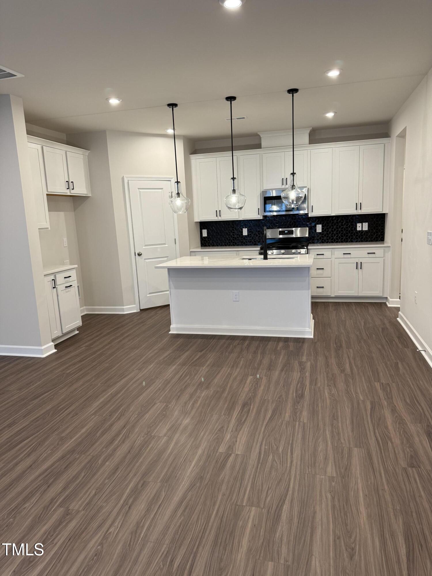 605 Hyperion Alley