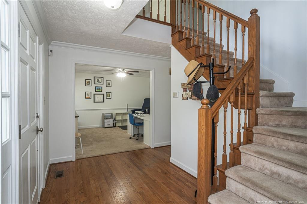 6105 Lochview Drive