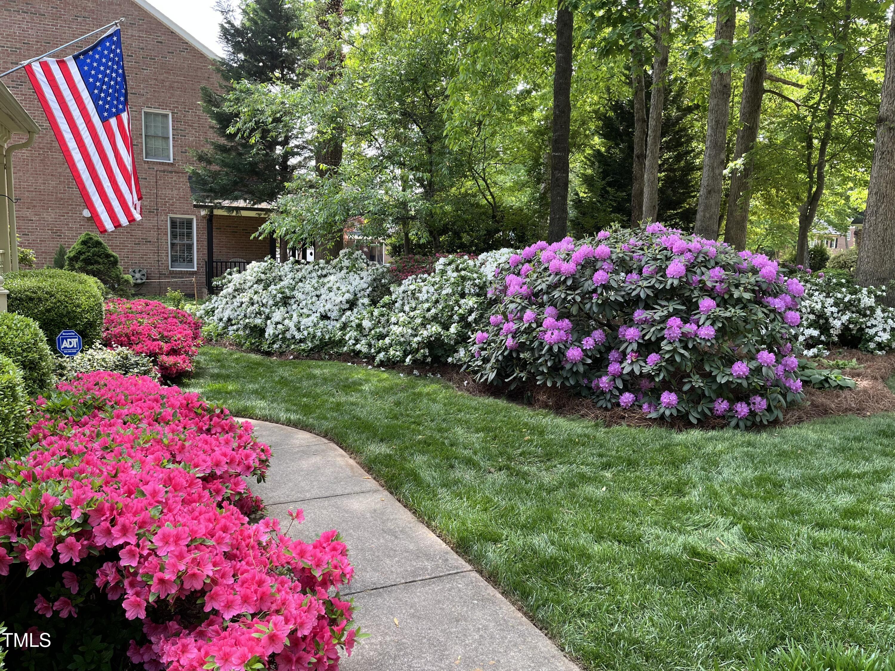 102 Pin Oak Court