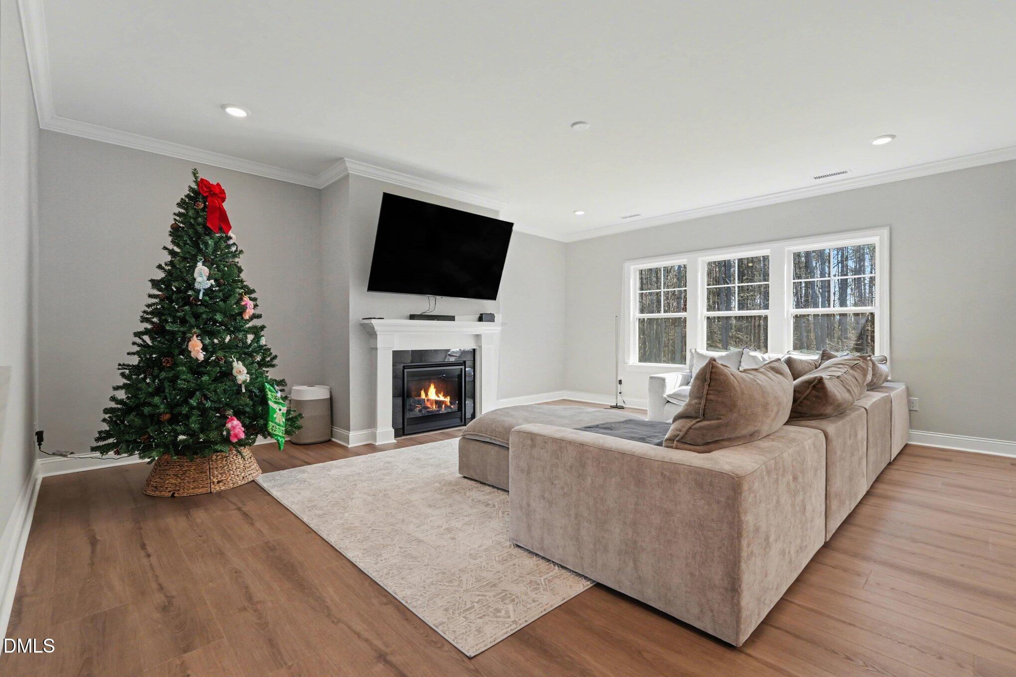 105 W Fountainhead Lane