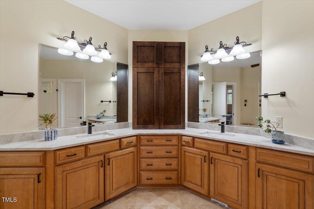 11 Swallow Tail Court