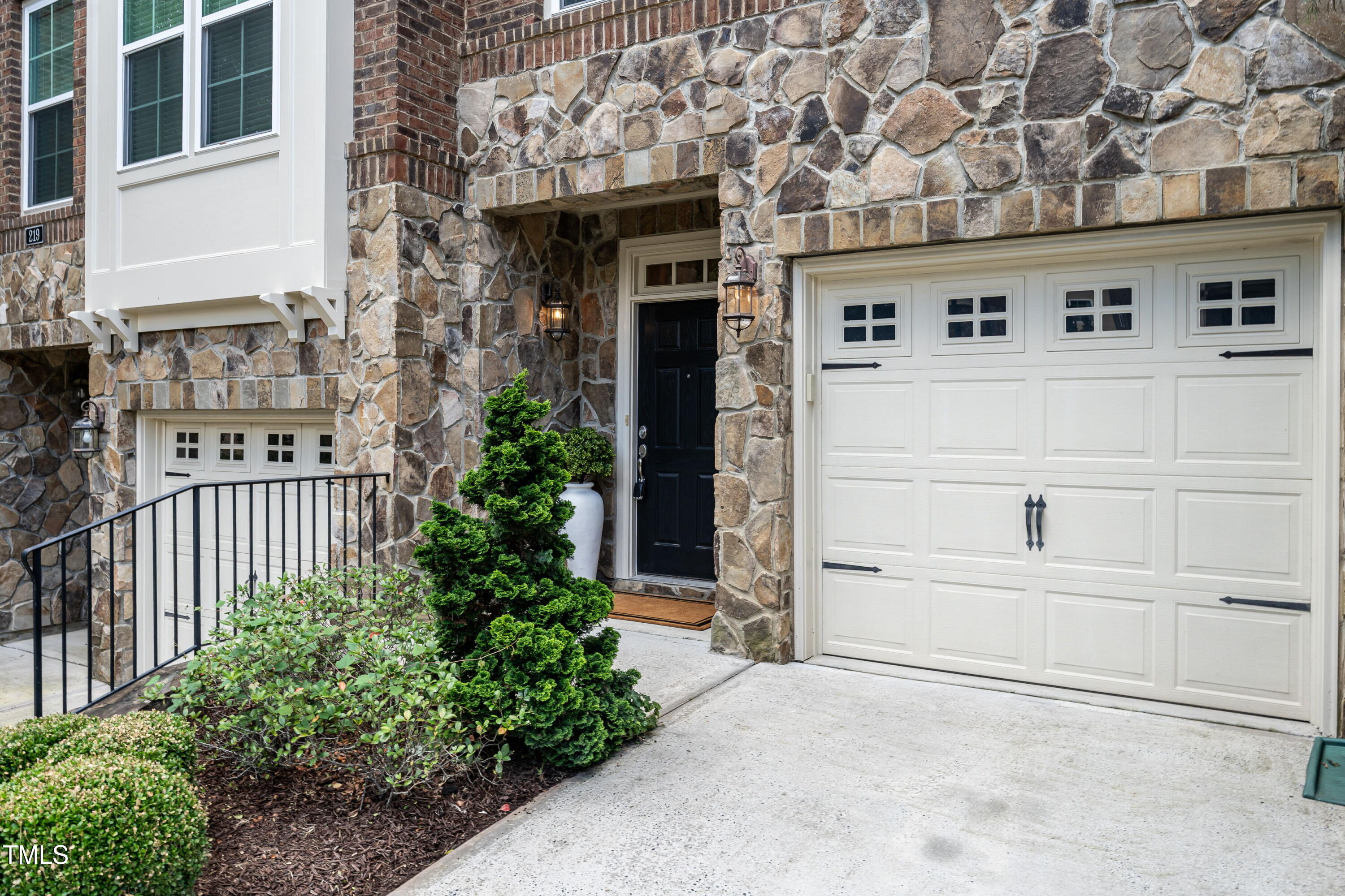 221 Penley Circle