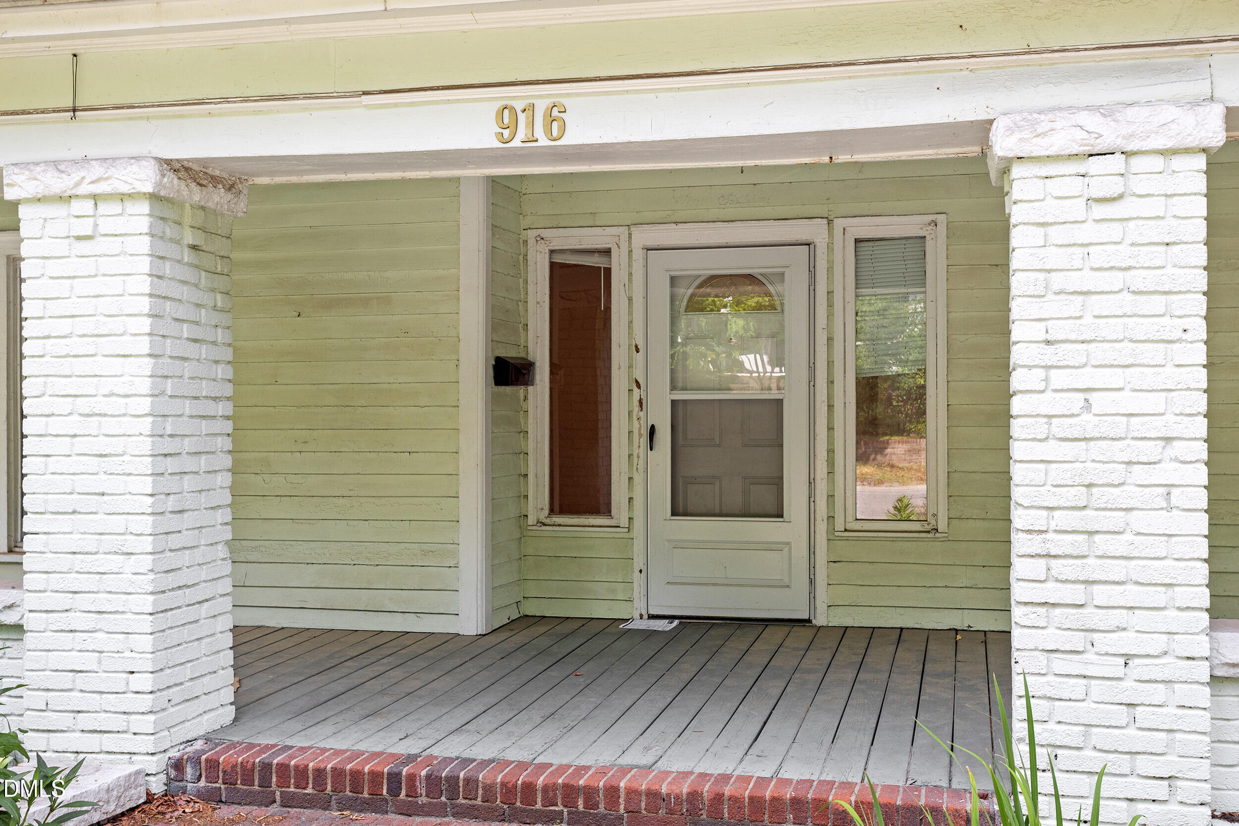 916 N Buchanan Boulevard
