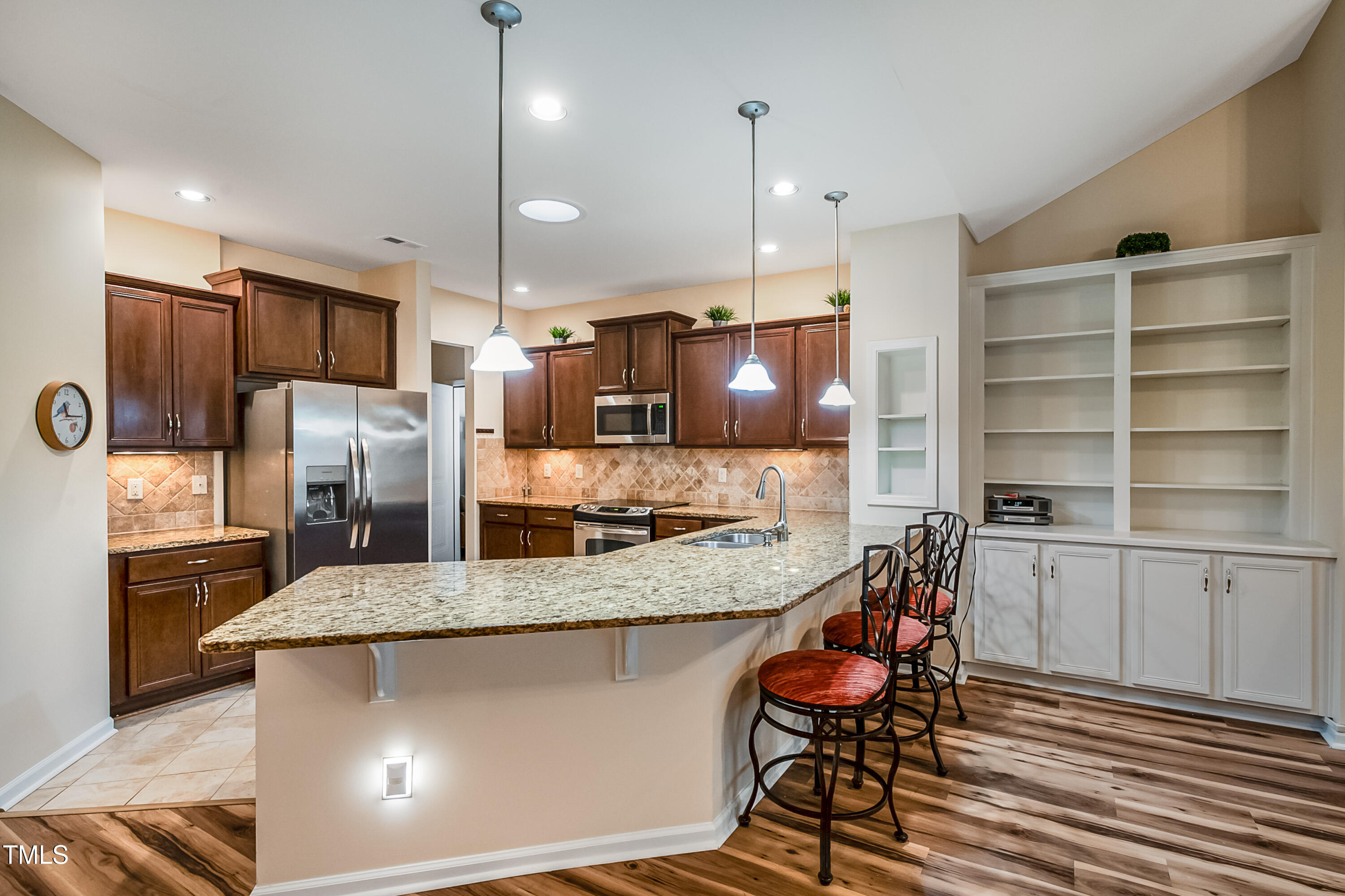4612 Thorn Leaf Court